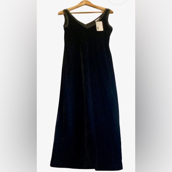 NWT Black Velvet MIDI Dress - Picture 6 of 11